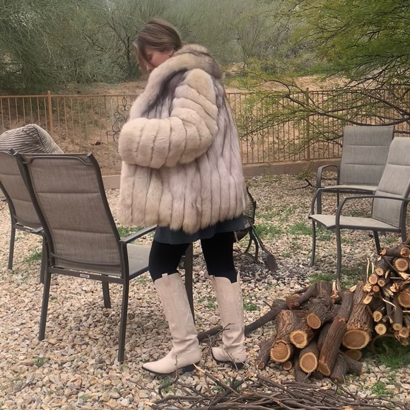 Natural Blue Fox Fur Coat - Picture 10 of 10